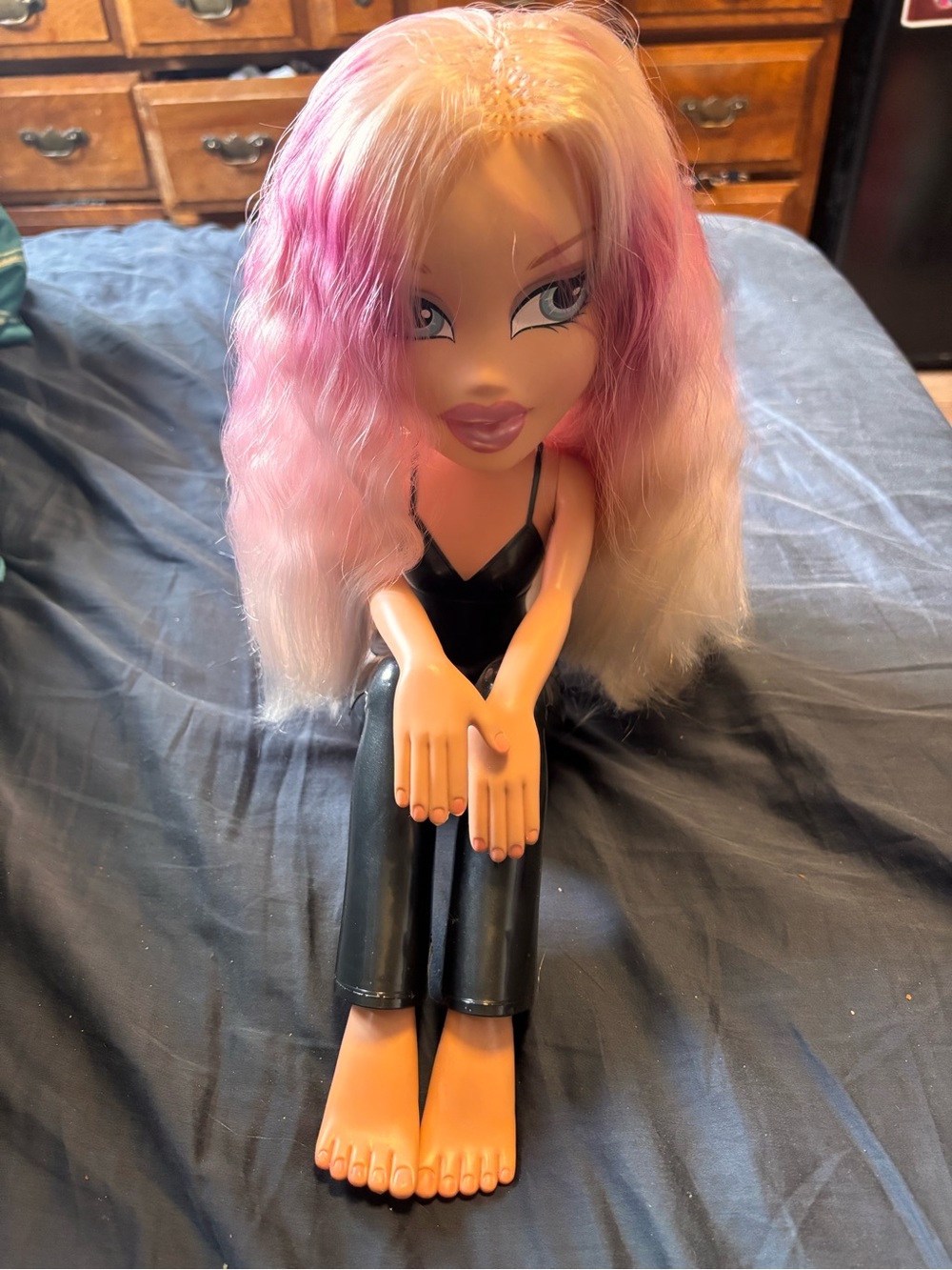Bratz The Movie Cloe Doll Full Body Funky Fashion Makeover 12.5 In